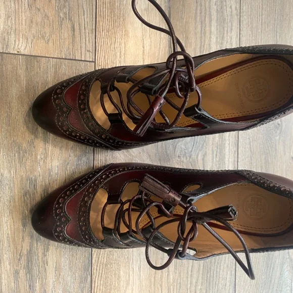 Tory burch Astrid lace up two-tone burgandy heel - Picture 6 of 6